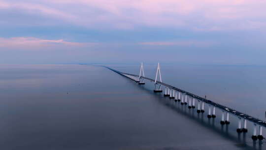 黄昏中的杭州湾跨海大桥