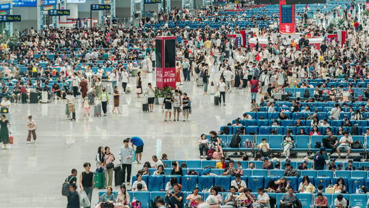 高铁站车站人流旅客春运返乡旅游季