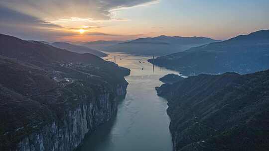 8K震撼三峡起点瞿塘峡峡谷航运晚霞延时