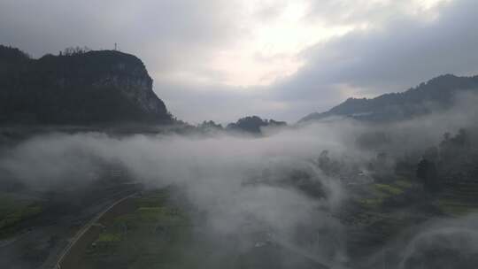 农村的早晨 浓雾村庄航拍