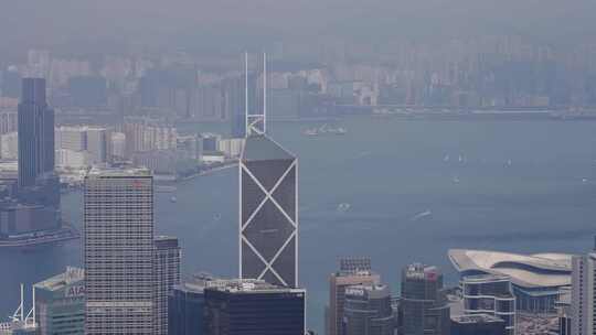 大雾天下的香港城市建筑