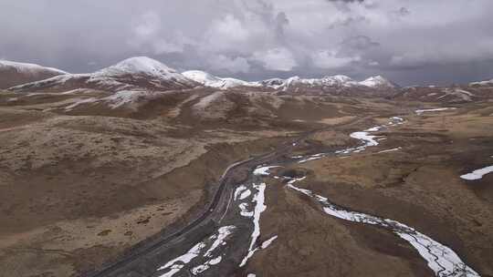 西藏那曲G317川藏北线公路航拍自然景观