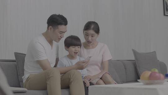 家庭幸福美满生活4K-灰度视频素材模板下载