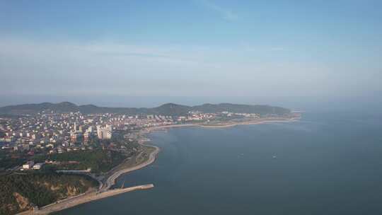 海上岛屿礁石沙滩海浪航拍