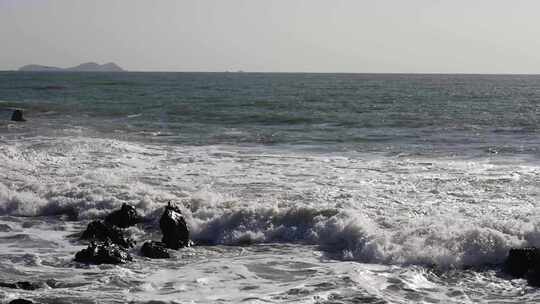 青岛海洋沙滩海浪浪花