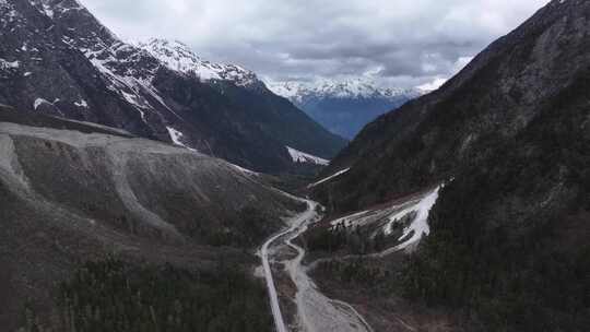 西藏墨脱G559扎墨公路雪山航拍风光