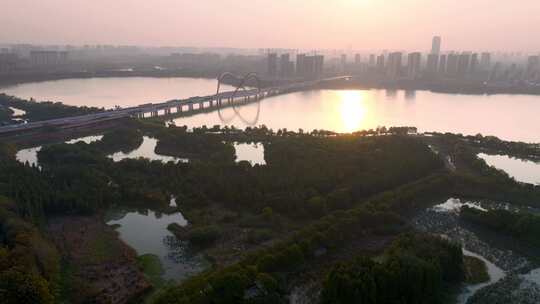 南昌艾溪湖大桥黄昏日落唯美生态航拍视频素材模板下载