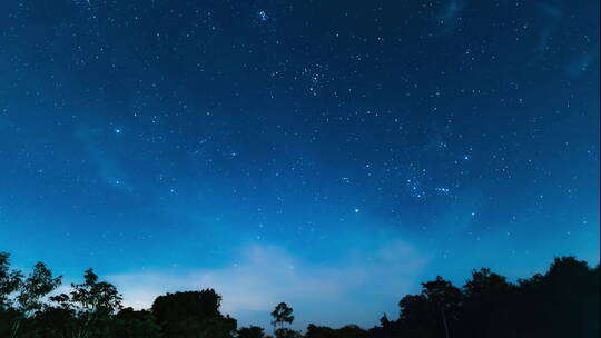 山上的星夜时光流逝