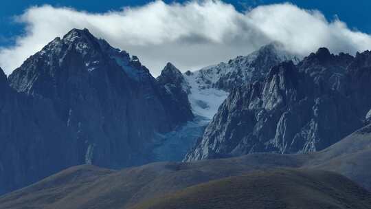 航拍四川省甘孜藏族自治州甘孜县卓达雪山