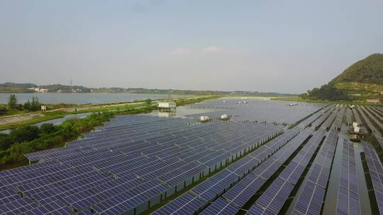 现代农村 户外太阳能电池板