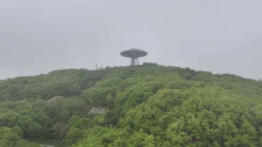大连童牛岭雾中山顶的飞碟建筑