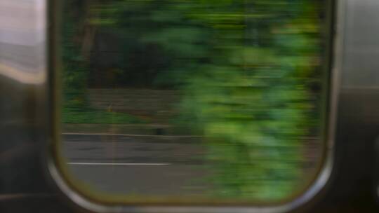 POV拍摄火车上的窗户