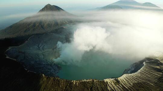 鸟瞰的火山口航拍