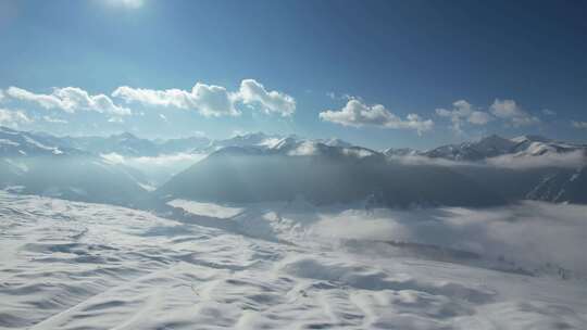 伊犁琼库什台雪景