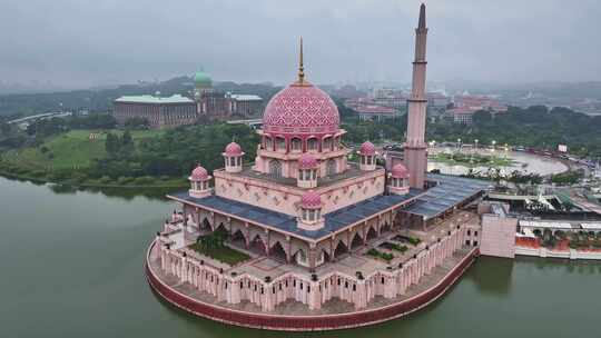 马来西亚布城粉色水上清真寺建筑景观航拍