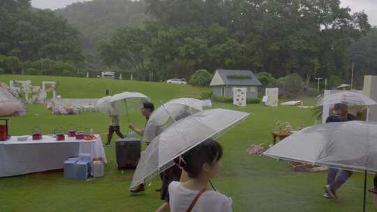 广州户外婚礼活动下雨奔跑