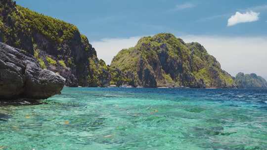 菲律宾巴拉望岛埃尔尼多岛塔皮坦海峡附近波纹状的海水之旅。巴库伊特