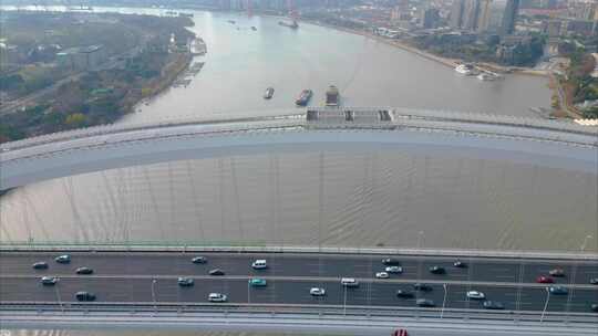 上海市黄浦区卢浦大桥车流船只延时风景视频