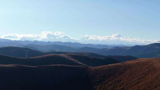 四川川西贡嘎雪山日出三峦叠嶂风光航拍