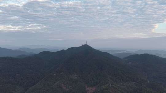 连绵起伏山川清晨航拍