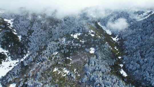 冬季山峰雪景自然风光航拍视频