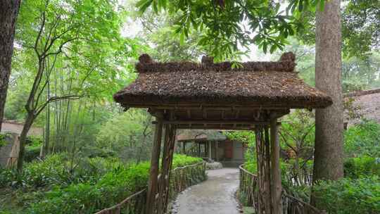 成都杜甫草堂草屋遗址下雨天空镜