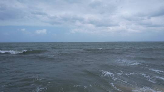 海浪后飞沙滩