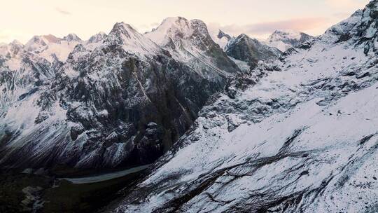 宏伟雪山风景航拍视频