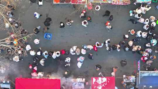 中国黑龙江哈尔滨红专街早市繁忙景象视频素材模板下载