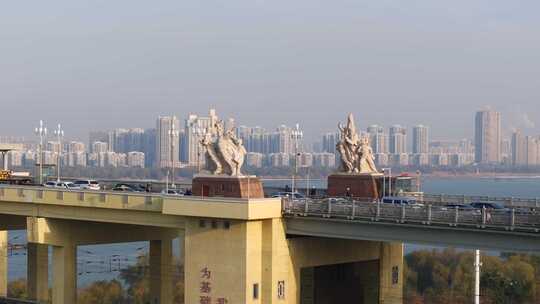 雪后的南京长江大桥桥头堡视频素材模板下载