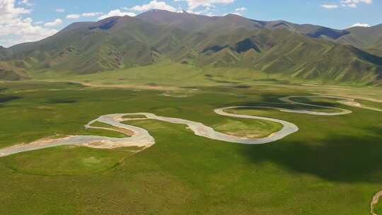 中国新疆森林河流自然风光