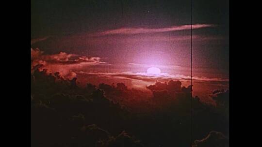 切诺基原子弹爆炸现场视频视频素材模板下载