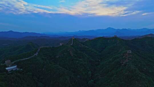 中国河北金山岭长城夏季傍晚晚霞大气磅礴