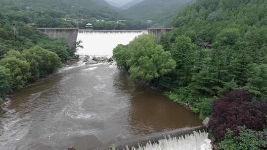 雨后泰山，悬崖飞瀑，高山流水，