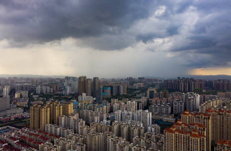 南宁青秀区暴风雨来临前