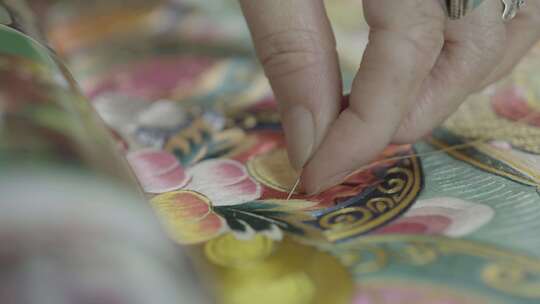 非遗苏绣手部特写