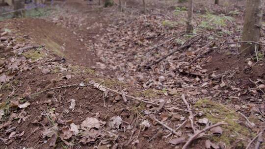 近距离拍摄自行车行驶过山地视频素材模板下载