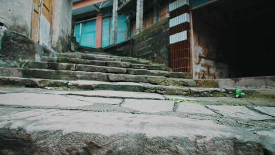 氛围感沧桑古老石板路特写