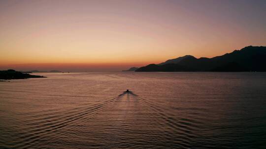 海上日出朝霞水面波纹航拍视频