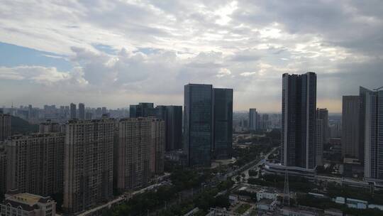 大雨过后的佛山市区