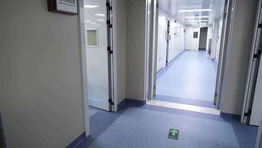 4K检验室机器人运送检测样本