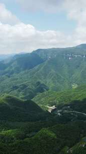 竖版航拍湖北神农架天燕景区4A景区