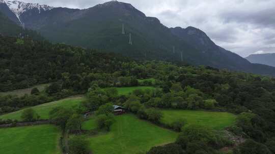 西藏林芝波密岗云杉林原始森林航拍自然风光