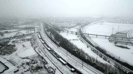 新乡雪景震撼铁路火车航拍大气大雪雪乡
