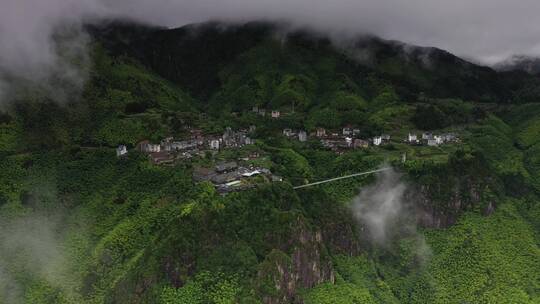 航拍江南高山云雾缭绕小山村