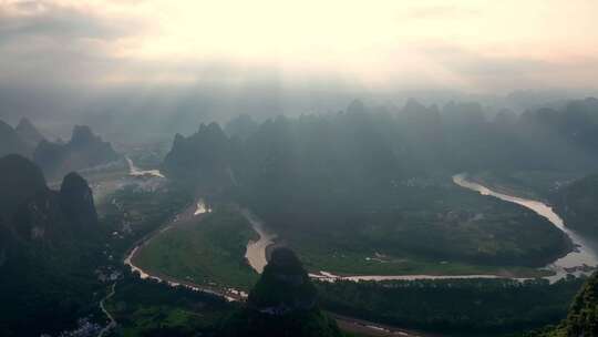 广西桂林山水漓江风光日出晨曦耶稣光