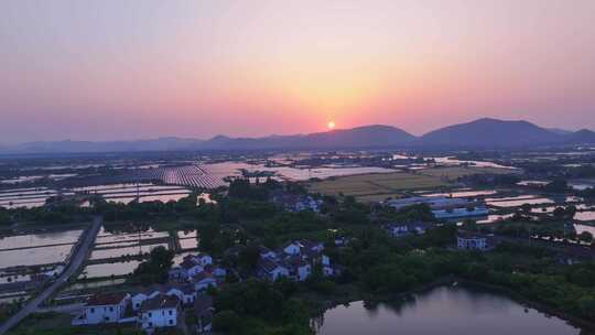 夕阳下的江南水乡村庄