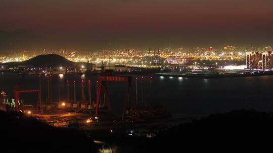 航拍青岛港夜景