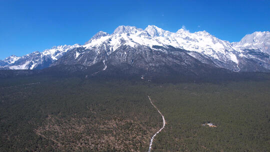 航拍云南5A级旅游景区玉龙雪山