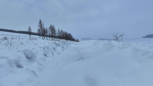 雪花飘落大雪封路大雪封山雪路冰雪道路